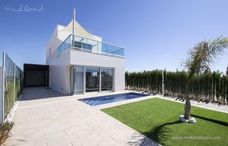 Xalet a Las Lomas de Rame-Bahía Bella. Chalet independiente de 3 dormitorios en la serena golf, los alc