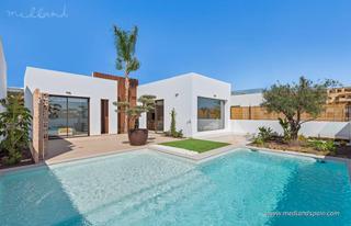 Chalet à Las Lomas de Rame-Bahía Bella. Modernas villas en primera línea de golf con 3 dormitorios y pis