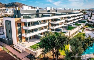 Apartament a Montemar. Ático de 3 dormitorios con solárium privado y vistas al mar en t
