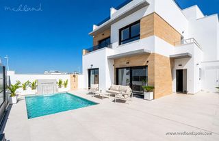Chalet à Benijófar. Chalets adosados con sótano, solárium y piscina privada en benij