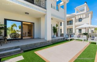 Appartement à Rojales. Apartamento en planta baja con jardín privado en ciudad quesada