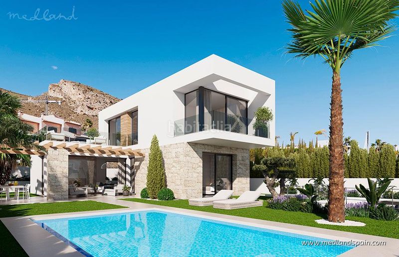 Foto b97562d8-b76b-443e-8d32-ce7e1fcc5d24. Chalet villa exclusiva con 4 dormitorios, sótano y piscina privada en Finestrat