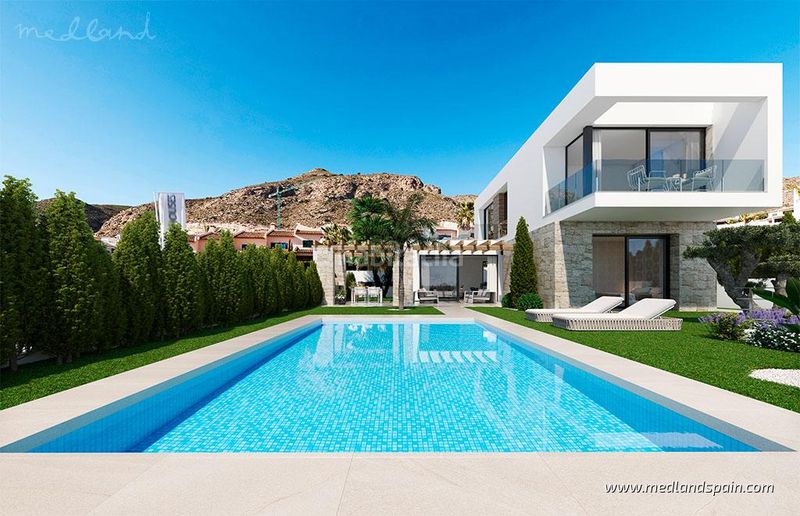 Foto eb92706e-5c70-4b5e-a993-200cfa012262. Chalet villa exclusiva con 4 dormitorios, sótano y piscina privada en Finestrat
