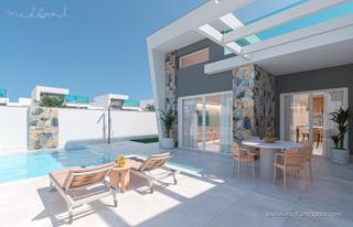 Chalet à Las Lomas de Rame-Bahía Bella. Chalet pareado en una planta con 3 dormitorios, solárium y pisci