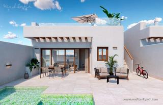 Chalet en Torre-Pacheco. Moderno chalet en una planta con solárium y piscina privada en t