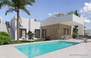 Chalet in Polop. Villa de una sola planta con 3 dormitorios, piscina privada y vi
