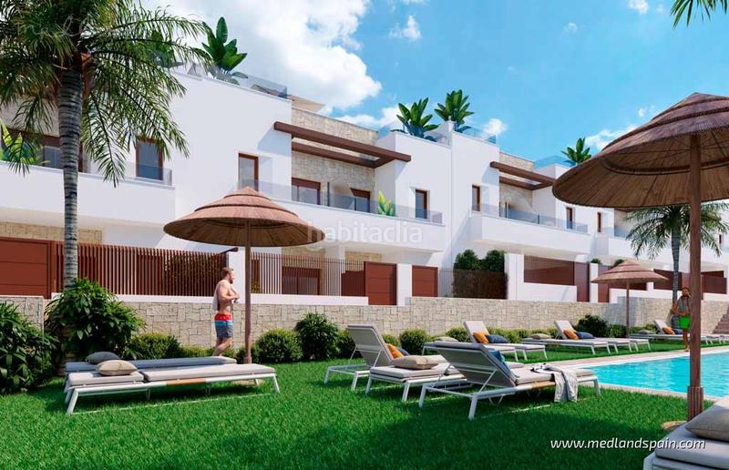 Foto 3005f4c6-54d5-43f8-86e3-ec85e170728b. Casa adosada villa de una sola planta con 2 dormitorios y piscina privada en vistabella golf en Orihuela