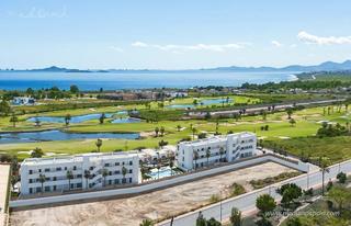 Appartement in Las Lomas de Rame-Bahía Bella. Apartamentos en primera línea de golf con jardín privado en la s