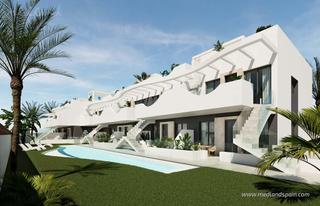 Apartament a Pilar de la Horadada Ciudad. Apartamentos en planta baja con 3 dormitorios y jardín en pilar