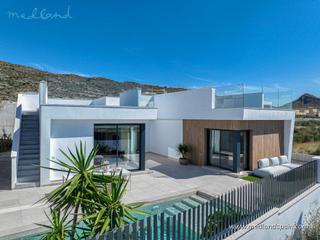 Xalet a Baños y Mendigo. Moderno chalet con piscina privada y gran jardín en altaona golf