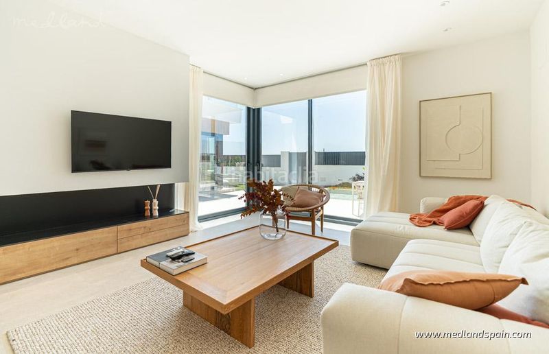 Foto b86e7d7a-132d-481e-a808-8e5fb921d692. Chalet moderno chalet con piscina privada y gran jardín en altaona golf, en Murcia