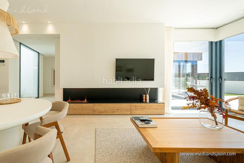 Foto be7a8ecf-faf6-4c7a-974b-1d7106fff14c. Chalet moderno chalet con piscina privada y gran jardín en altaona golf, en Murcia