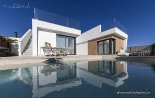 Xalet a Baños y Mendigo. Moderno chalet con piscina privada y gran jardín en altaona golf