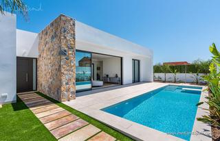 Chalet à San Javier. Chalet en una planta con 3 dormitorios, piscina y parcela de esq