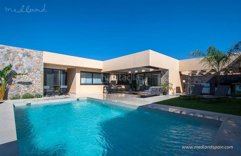 Foto 126b9bf2-4b61-40a9-a10c-533f15da1700. Chalet  en una planta con 3 dormitorios y piscina privada en altaona golf, en Murcia