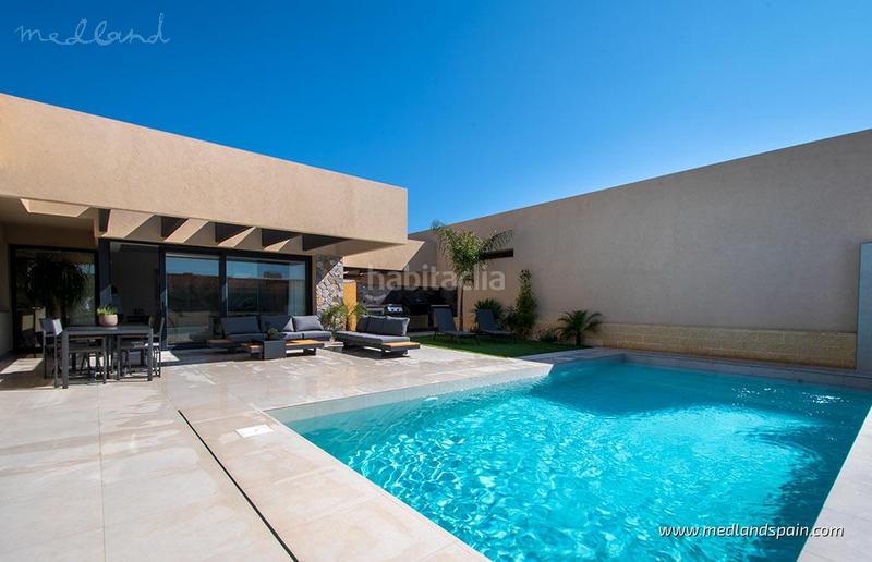 Foto 6810e1f7-c1a4-424d-b669-0ecc1eb39c23. Chalet  en una planta con 3 dormitorios y piscina privada en altaona golf, en Murcia