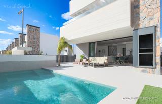 Xalet a Mar Menor golf. Villa con piscina privada y sótano en el exclusivo resort de san