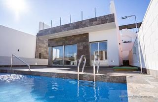 Chalet in Los Almendros. Chalet de 3 dormitorios con piscina en villamartin