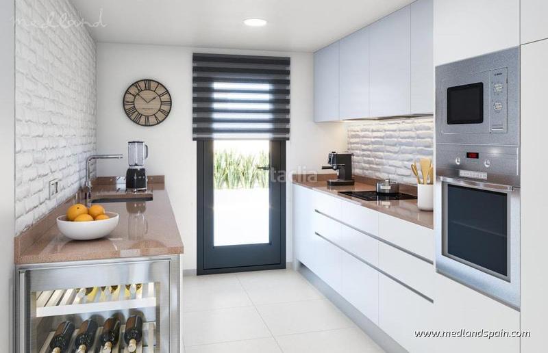 Foto 1ba7a87c-e408-4b0f-914a-d85785ed23f0. Chalet s de una sola planta con solárium y piscina privada en oasis de la marina en San Fulgencio