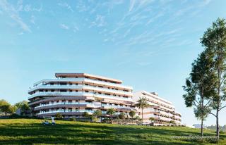 Apartament a Estepona Golf. Apartamentos de 3 dormitorios con jardín privado en primera líne