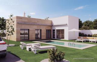 Chalet in Mazarrón Casco Urbano. Villas de 3 dormitorios con gran parcela, piscina y sótano en ma