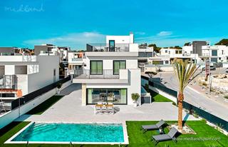 Chalet in San Miguel de Salinas. Villa de 3 dormitorios en san miguel de salinas con vistas panor