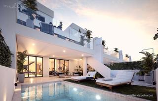 Xalet a Las Lomas de Rame-Bahía Bella. Villa de 3 dormitorios en la serena golf con gran parcela