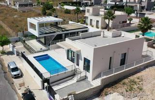 Chalet à Polop. Villa en una sola planta en polop con 3 dormitorios, piscina pri