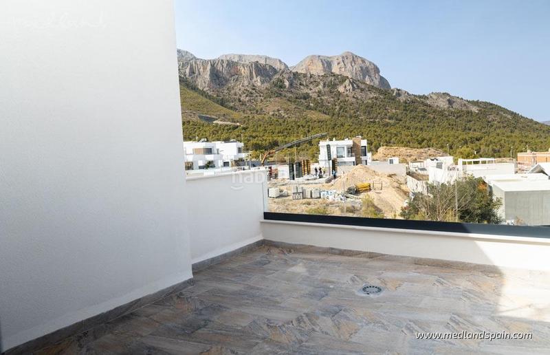 Foto 0a32e131-2428-4506-8148-7c70b6f55998. Chalet villa con 3 dormitorios, piscina y vistas panorámicas en Polop