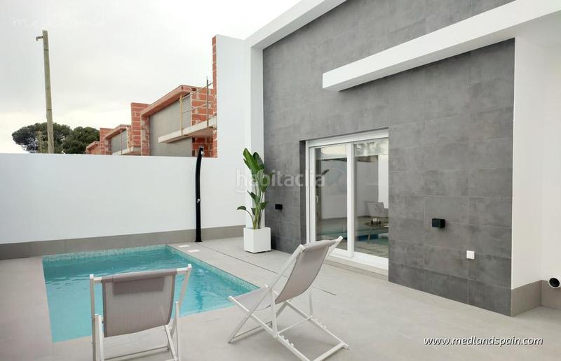 Foto abd3f1cd-77fe-4cc4-81b3-d11f0dbf1092. Xalet amb aparcament a Balsicas Torre - Pacheco