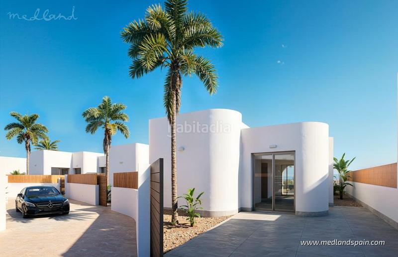 Foto eacb6cb3-6f98-4b04-a581-b93e6e06ad7c. Chalet villa en los alcázares con piscina privada, solárium y vistas al campo de golf en Alcázares (Los)