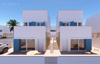 Chalet in Torre de la Horadada. Villa en torre de la horadada con 3 dormitorios, azotea y amplia