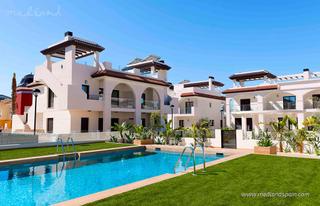 Apartament a Rojales. Apartamentos de 3 dormitorios y jardín privado en ciudad quesada