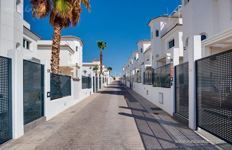 Foto be0433bb-43a8-4ff6-9fc1-e6c823053652. Chalet with pool in San Fulgencio