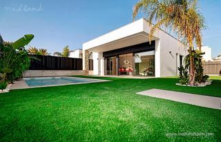 Chalet à La Quinta. Villa en una sola planta con 3 dormitorios y piscina en la quint