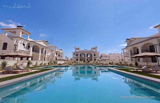 Apartament a Pueblo Bravo. Apartamento en planta baja con 3 dormitorios y jardín privado en