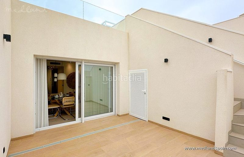 Foto f662ef6b-8935-4804-99f4-1a4b2685cc0e. Apartamento s en planta alta con 3 dormitorios y amplio solárium en la finca golf en Algorfa