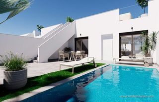 Chalet en Roldán. Villas adosadas en una sola planta con 2 dormitorios y piscina e