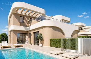 Maison jumelée à Daya Nueva. Villa pareada con 3 dormitorios y jardín en daya nueva