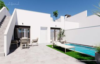 Chalet en Roldán. Villas adosadas en esquina en una sola planta con 2 dormitorios