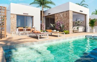 Chalet à Las Lomas de Rame-Bahía Bella. Villas en primera línea de golf en una sola planta de 3 dormitor