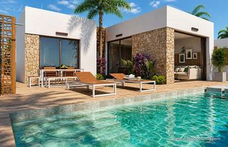 Chalet à Las Lomas de Rame-Bahía Bella. Villas en primera línea de golf en una sola planta de 3 dormitor
