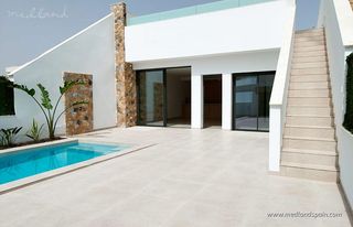 Chalet à San Javier. Villas modernas en una sola planta con 3 dormitorios, solárium y