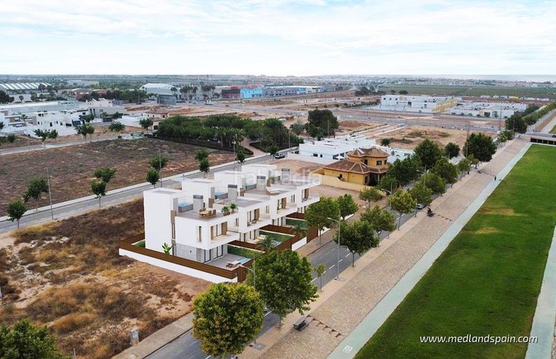 Foto 418f5fec-1814-41d7-9220-dd7e297cc39b. Chalet mit heizung parking pool in Pilar de la Horadada ciudad Pilar de la Horadada