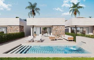 Chalet in Mar Menor golf. Villa de una sola planta con 3 dormitorios, sótano y solárium co