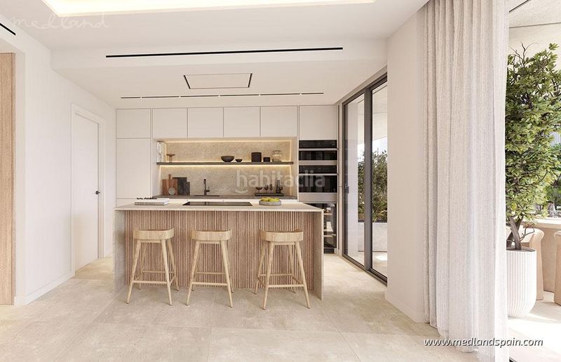Foto 8d1a040d-f574-428b-9276-aab8e508df77. Apartamento  con 2 dormitorios, jardín y piscina privada en Estepona
