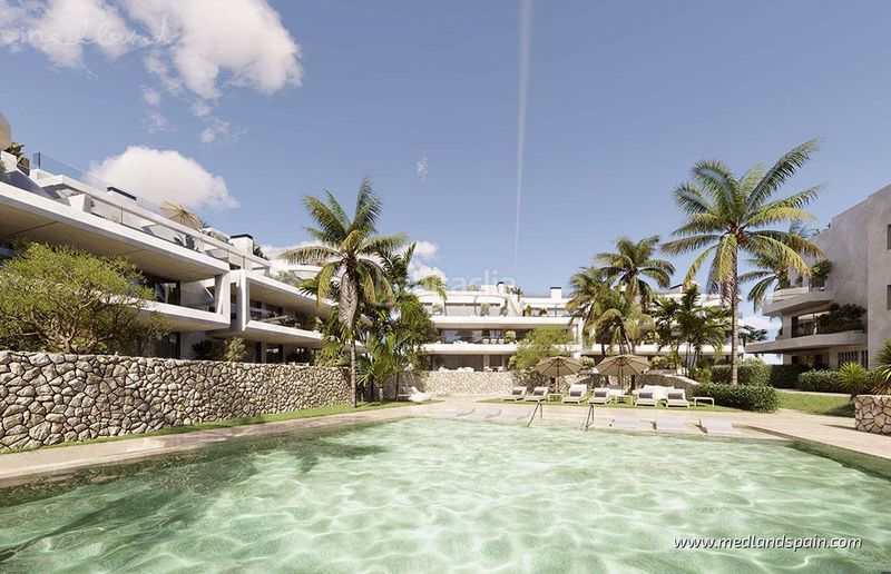 Foto a5dbe9e2-936f-49c1-aad4-6ee18f66d0fb. Apartamento  con 2 dormitorios, jardín y piscina privada en Estepona
