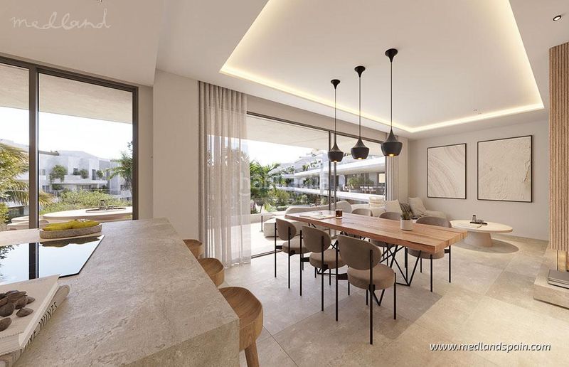 Foto b15b35d5-83de-41a9-acb4-2672f17bcbc0. Apartamento  con 2 dormitorios, jardín y piscina privada en Estepona