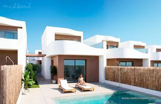 Chalet in Montesinos (Los). Chalets de 3 dormitorios con piscina privada en la herrada, los