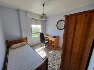 Miete Etagenwohnung in Nueva Andalucía. Piso 4 dormitorios para estudiantes